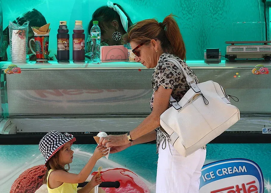 Туристи от Албена на обяд в Кранево