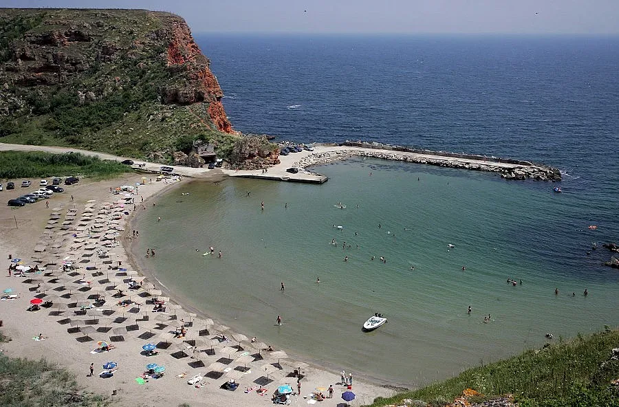 Артистичният хайлайф на Русия пазарува палати в Българево