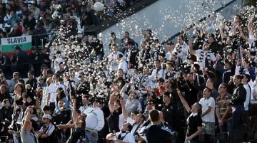 Феновете на "Славия" подкрепиха Букарев