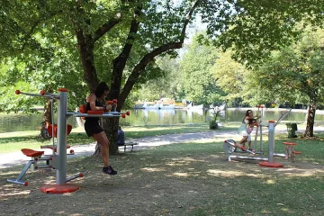 Деца и възрастни на фитнес на открито в Благоевград