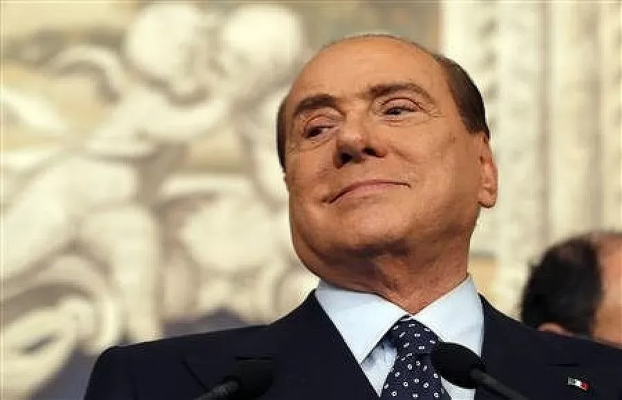 Сенатът на Италия остави Берлускони като депутат