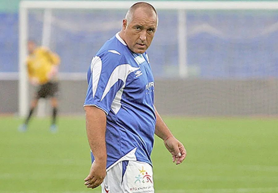 Бойко играе голф и футбол край Банско