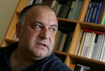 Не стигат парите за толкова професори