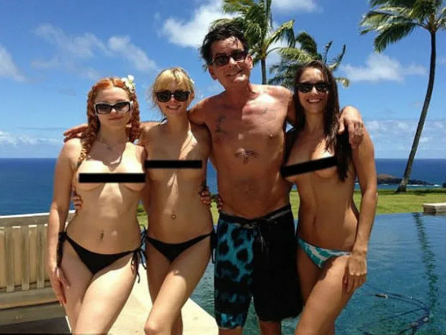 Чарли с три ангелчета на Хаваите