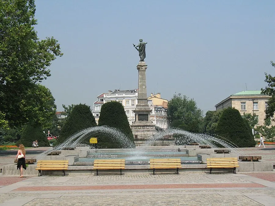 Милион румънци пазаруват у нас