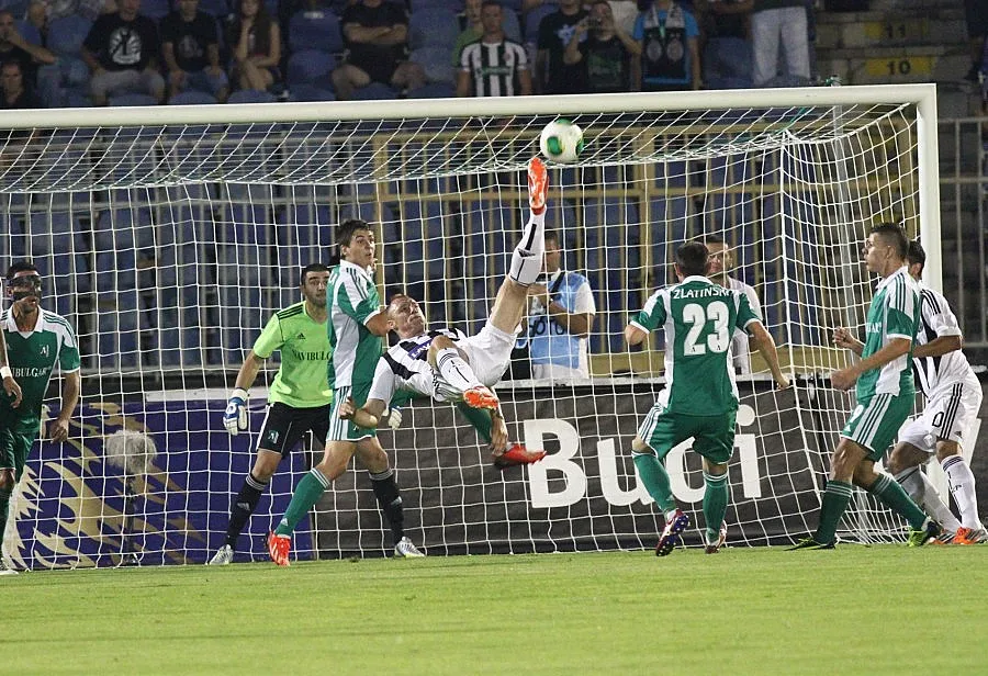 Чакат ни балканци, "Селтик" и "Базел"