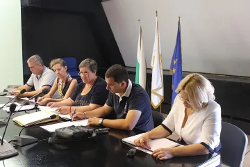 Две фирми в битка за ремонт на селски улици