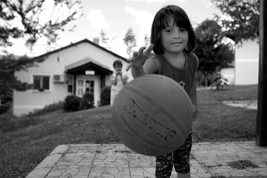 Фотоизложба за SOS Детски селища в градинката "Кристал"