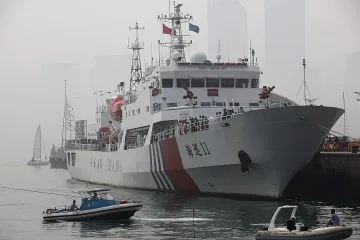 Китайски кораби навлязоха в спорни териториални води