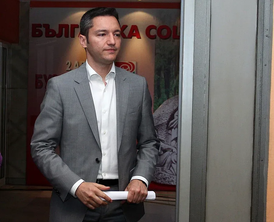Вигенин: Протестиращите да не говорят общи приказки