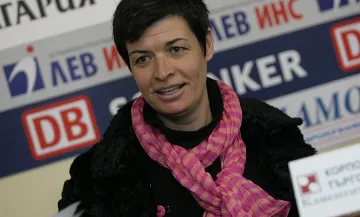 Нейкова: Гледаме "Пчелина" отдалеч