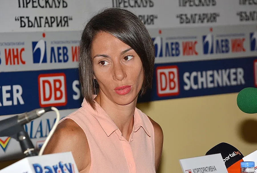 Стамболова тръгва с болежки за Москва