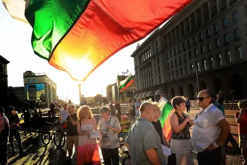 На живо: Църквата благославя протестиращи