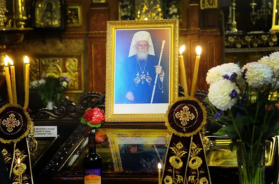 В цялата страна отслужиха литургии за патриарх Максим