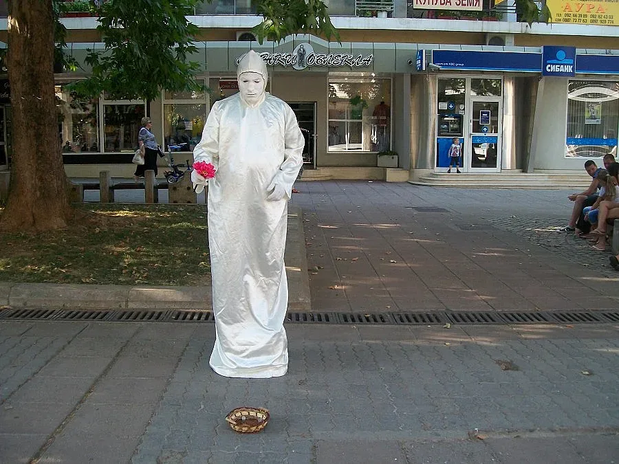 Жива статуя като в Рим се появи и във Враца