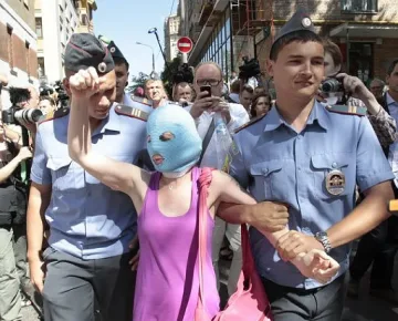 Свещеник, покрепящ Pussy Riot, бе убит в Русия