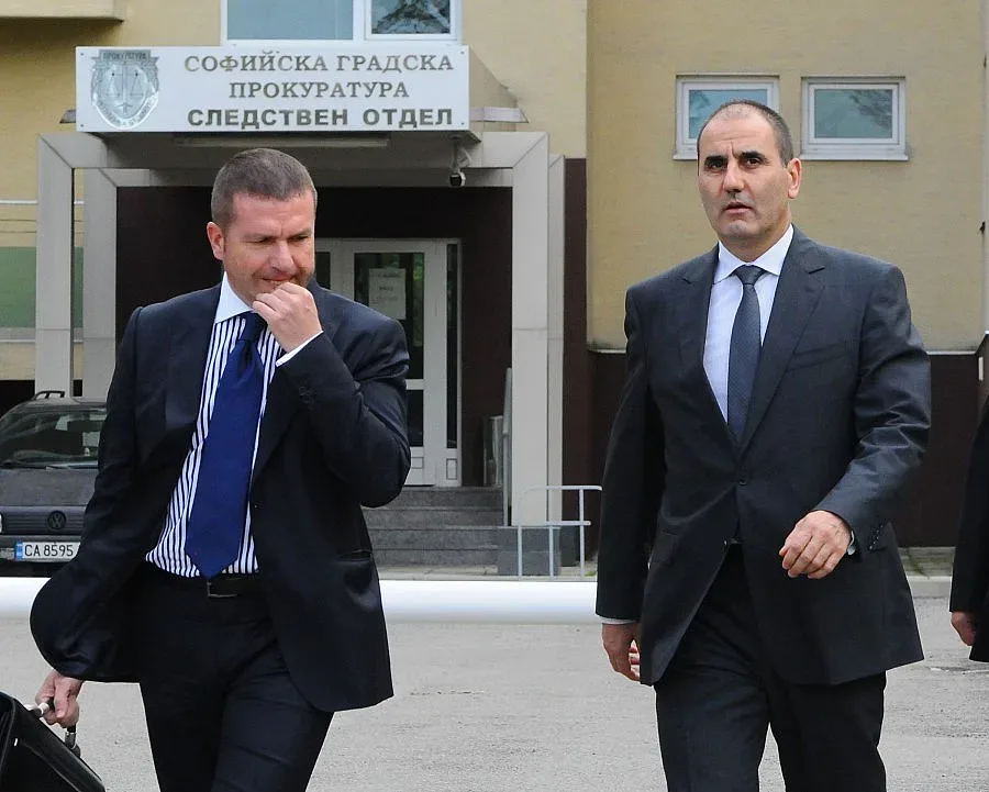 Близките на двама от миньорите получиха по 5000 лв.