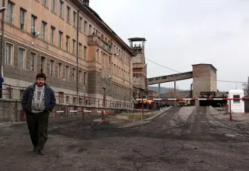 Режат заплати и щат в Бобов дол