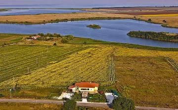 Правят Големия остров на Дуранкулак атракция за туристи