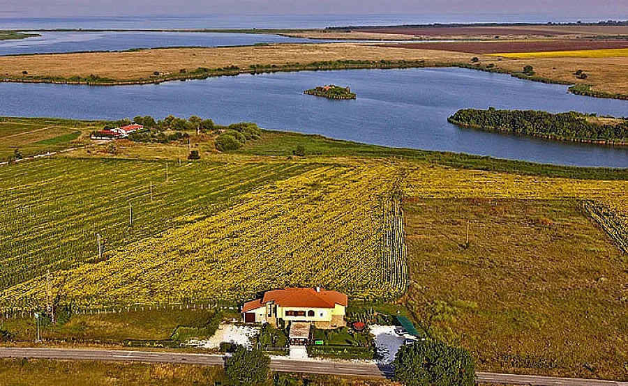 Правят Големия остров на Дуранкулак атракция за туристи