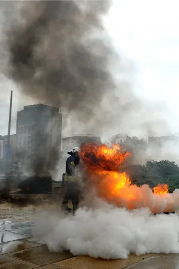 Пожари изпепелиха магазин и плевня