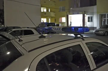 Роден Батман краде през покрива