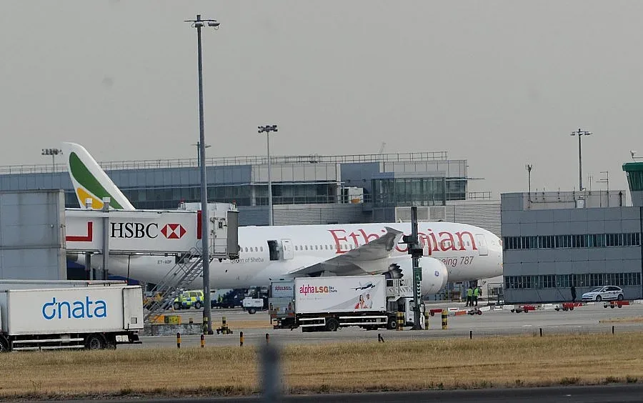 Засилиха контрола на летище "Хийтроу"