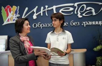 Тео тръгна за Острова с учебници по биология