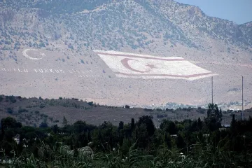 Северен Кипър в сянката на Турция