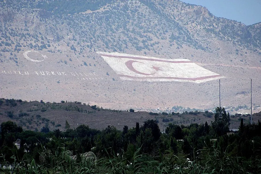Северен Кипър в сянката на Турция