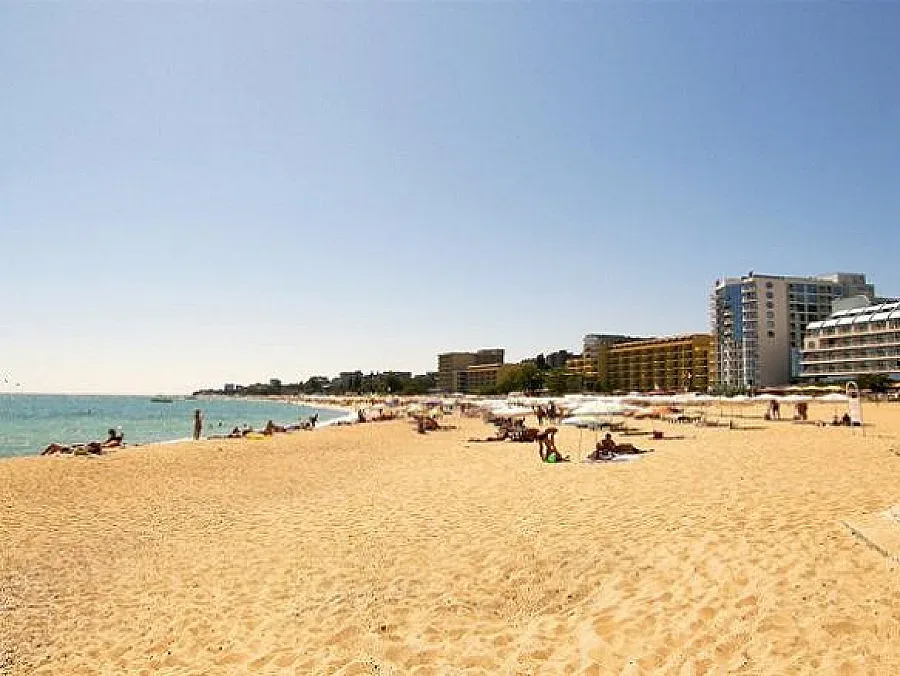 Златни пясъци победи Френската ривиера