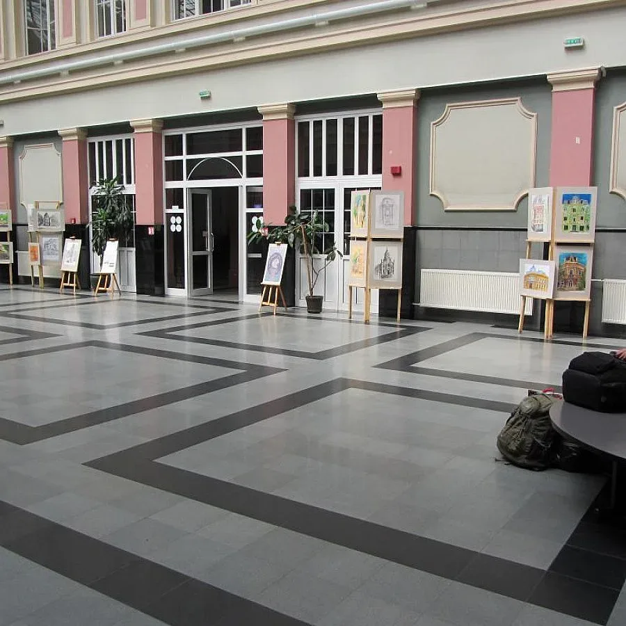 Редят изложба в митницата