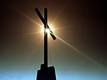 Вдигат църква край морето на Иракли