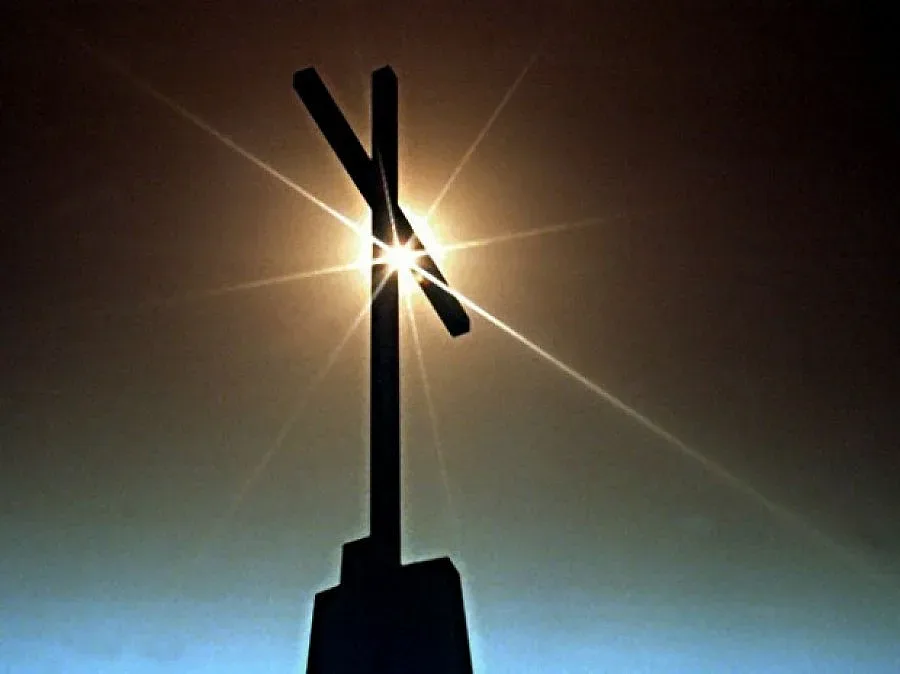 Вдигат църква край морето на Иракли