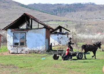 Танцуват и пеят срещу ромските децибели