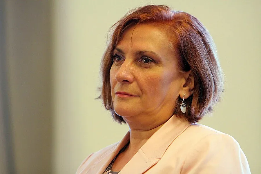 Михайлова: Неизпълнени проекти са причината за уволненията