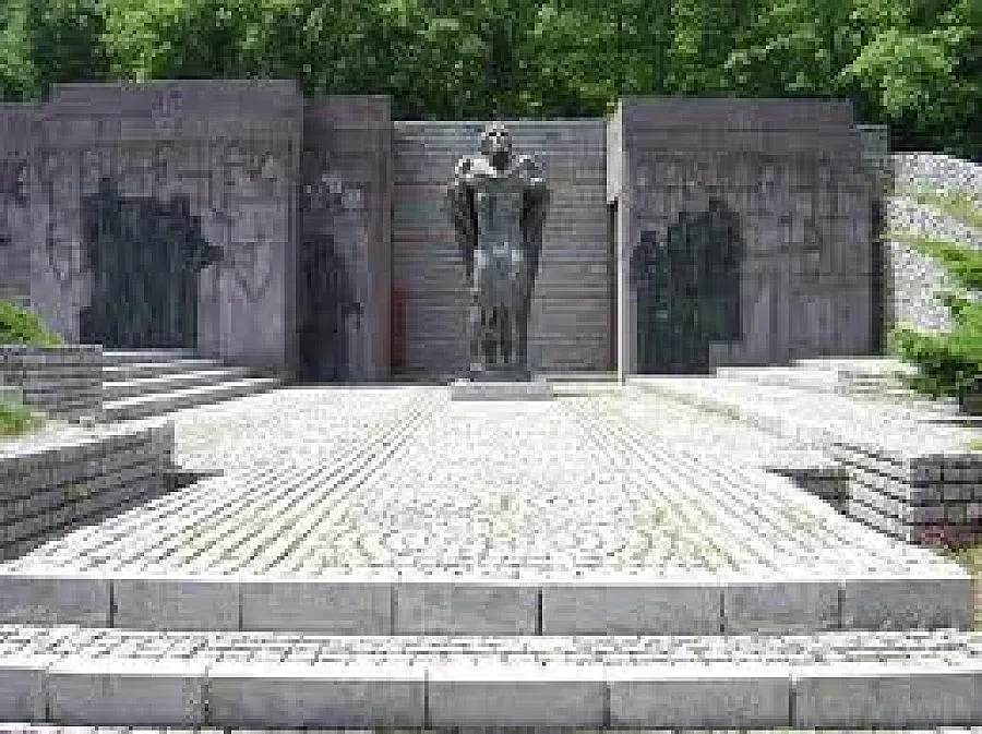 Стягат крепостта на Самуил