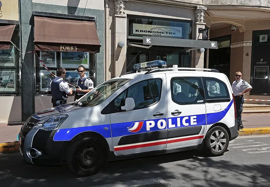 Шофьор мина през пешеходна алея в САЩ, 1 човек е загинал