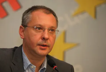 Червените стягат предизборни щабове