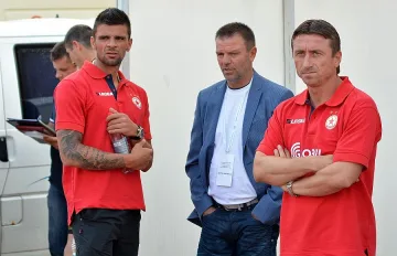 Стойчо резна заплатата на сина си с 5 бона