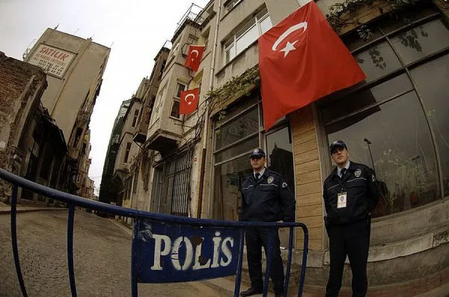 Турция: Заловиха 2 камиона, изнасящи бойни пистолети за ЕС