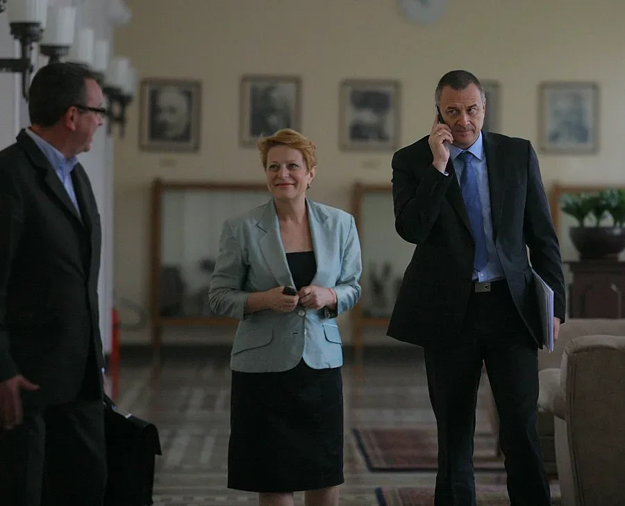 Синята Ева влезе в червената власт