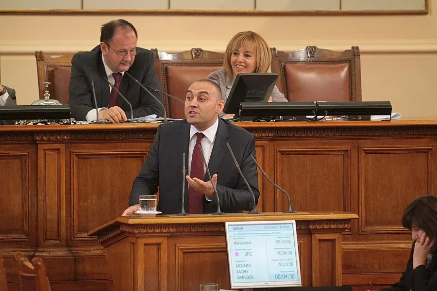 (Не)ваканцуващият депутат