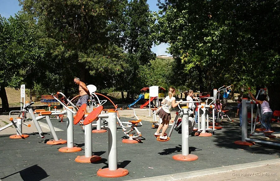 Правят фитнеси на открито в София