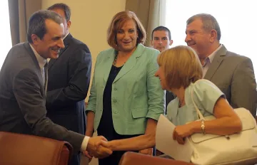 Данов с къща в Германия, Греков има 85 ниви 