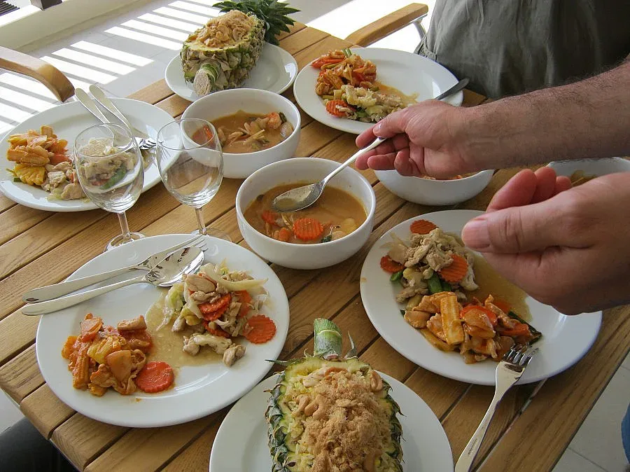 Традиционни танци и храни от Тайланд на фестивал във Варна