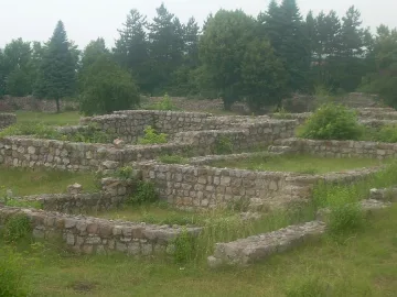 Вдигат кули на пернишка крепост