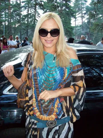 Звезди разпускат по планини и морета