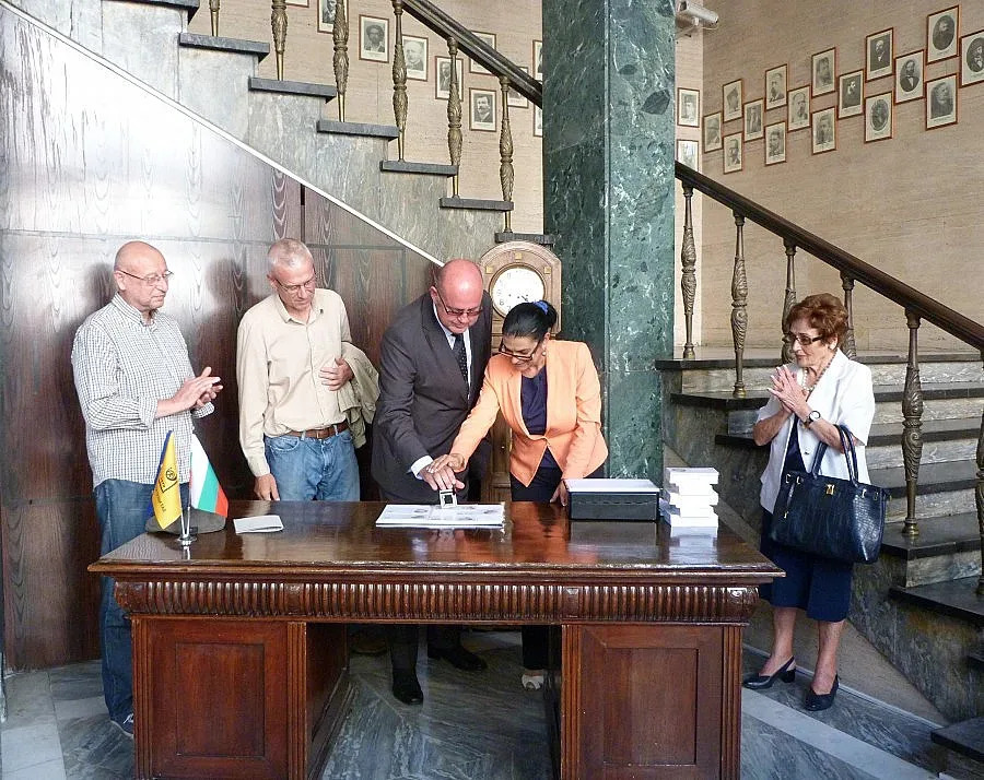 Радой Ралин и Дора Габе на пощенски карти 