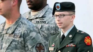 Информаторът на Уикилийкс с присъда до 136 г. затвор